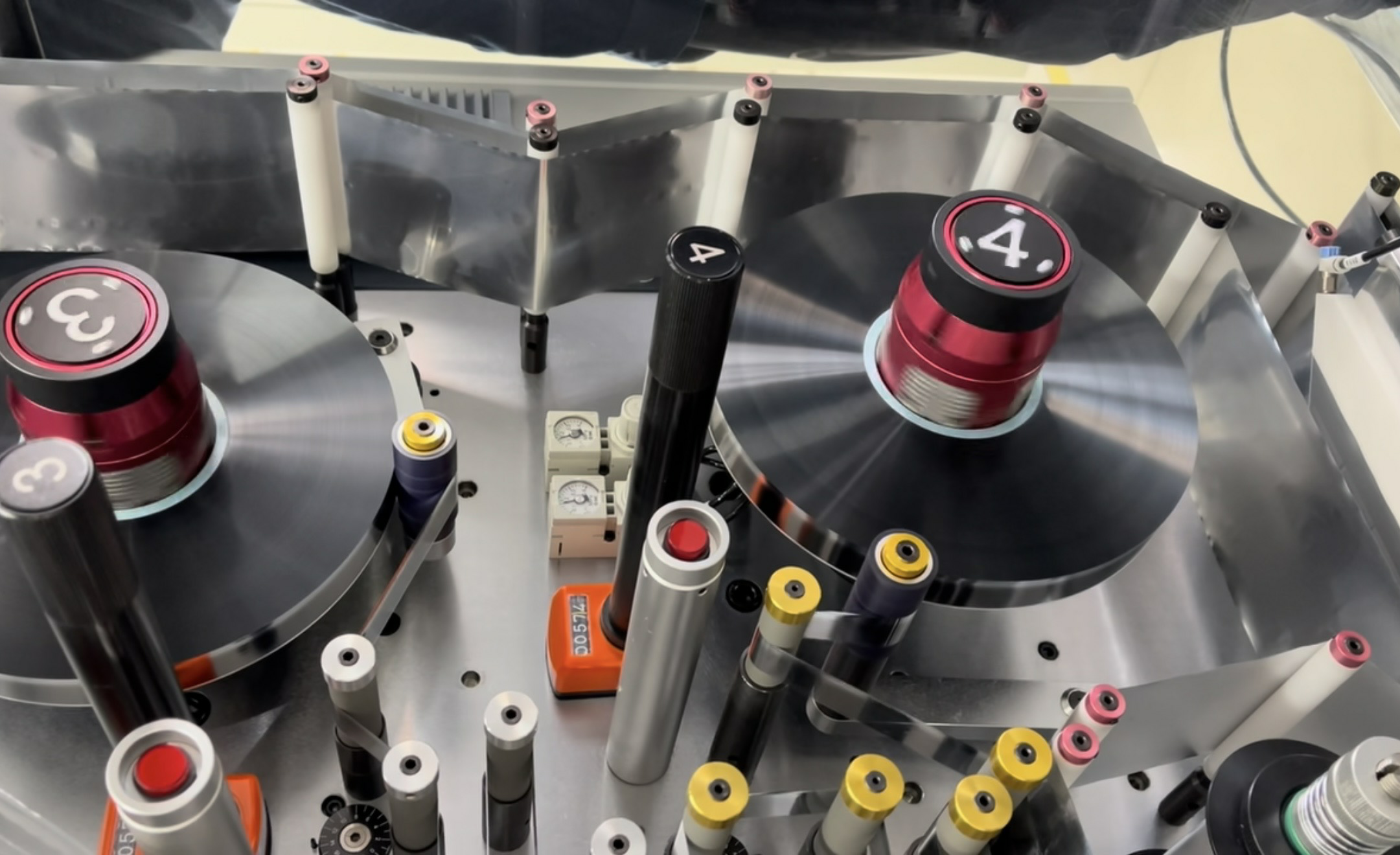 コンデンサの誘電体材料と性能の最適化の作業原則