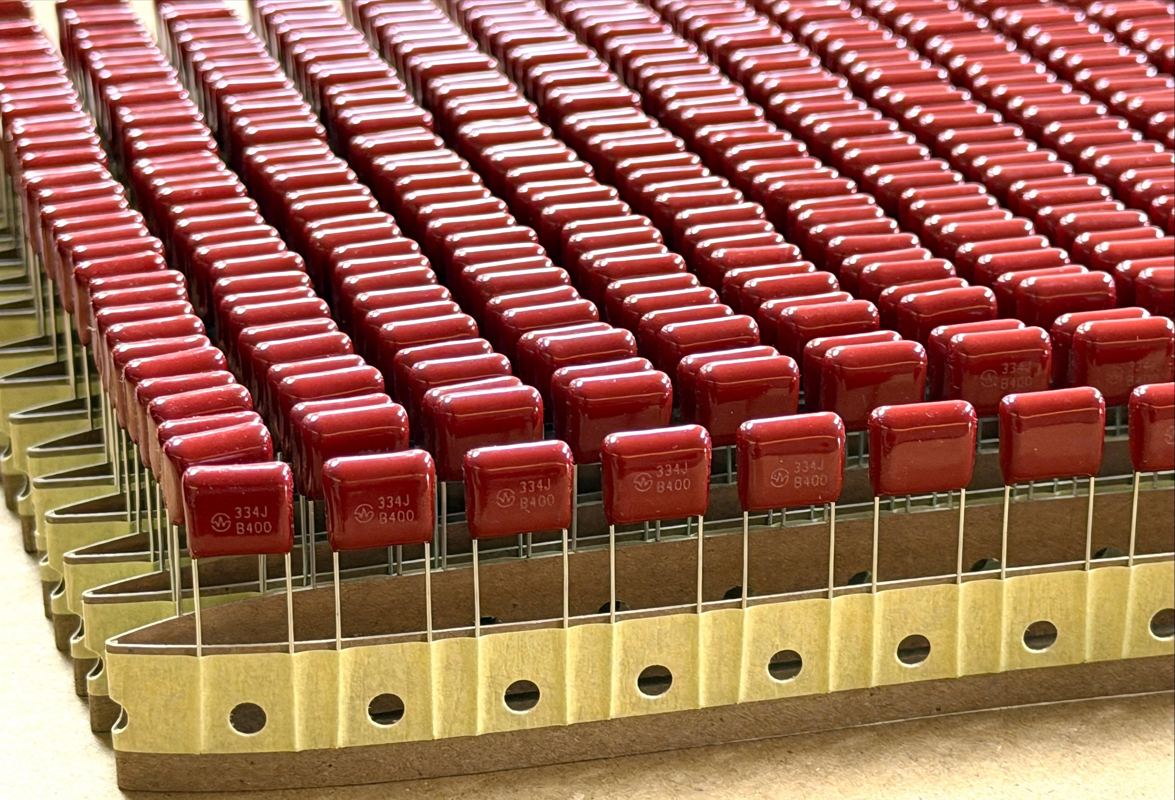 回路におけるCBBコンデンサの役割と選択