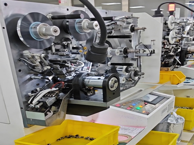 舞台裏:高出力アプリケーション向けフィルムコンデンサの10段階の製造工程